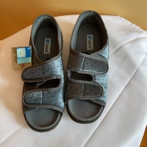 Foamtreads Gray Women’s Slipper with Ajustable Straps Size 11